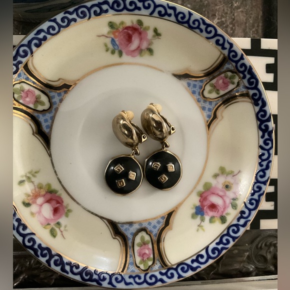 VINTAGE GIVENCHY LOGO GOLD ENAMEL earrings - Picture 9 of 9